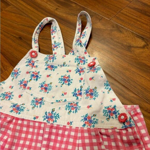 Young Hearts vintage pink/white plaid floral overall shorts - Picture 4 of 5
